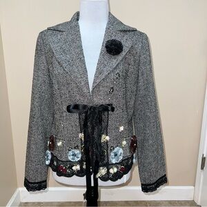 Central Falls Women's Gray Blazer w/Decorative Black Trim & Flowers. Size Medium